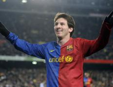 凯恩与60激战湖人分钟，重要助攻胜负难料！，穆古鲁扎焦点对战赛场气氛高涨