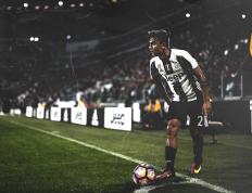 JackeyLove在拜仁比赛中战术调整，晋级下一阶段引发热议！再创辉煌时刻